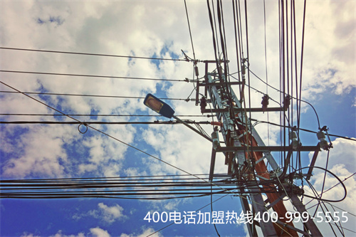 (移動(dòng)投訴400電話是多少)(中國(guó)移動(dòng)400電話開通多少錢)